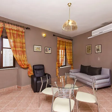 Palace Derossi Couette-café Trogir