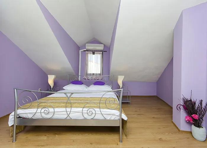 Bed & Breakfast Palace Derossi Trogir