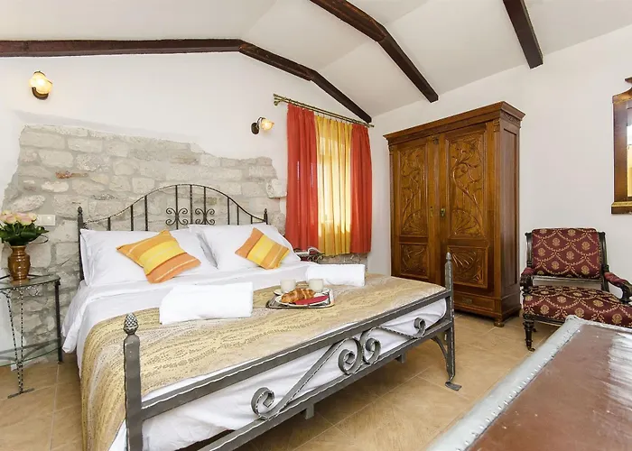 Bed & Breakfast Palace Derossi Trogir