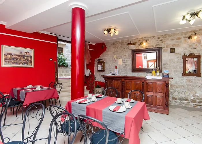 Palace Derossi Bed & Breakfast 3*