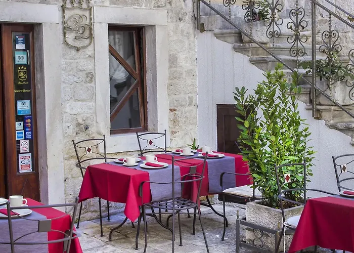 Palace Derossi Bed & Breakfast Trogir