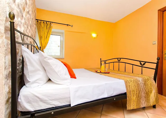 Bed & Breakfast Palace Derossi