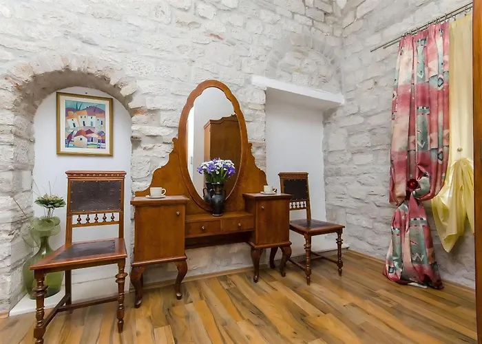 Palace Derossi Bed & Breakfast