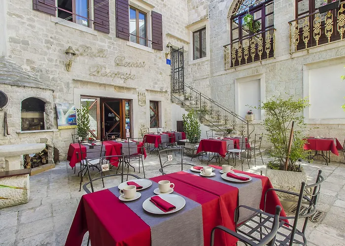 Palace Derossi 3* Trogir