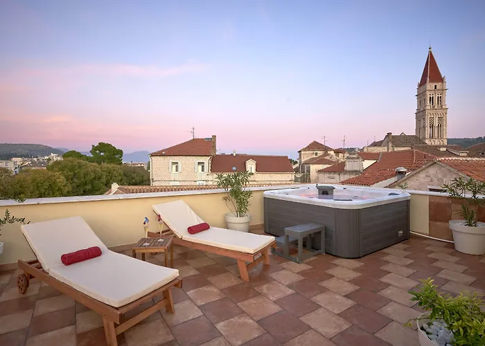 Bed & Breakfast Palace Derossi Trogir